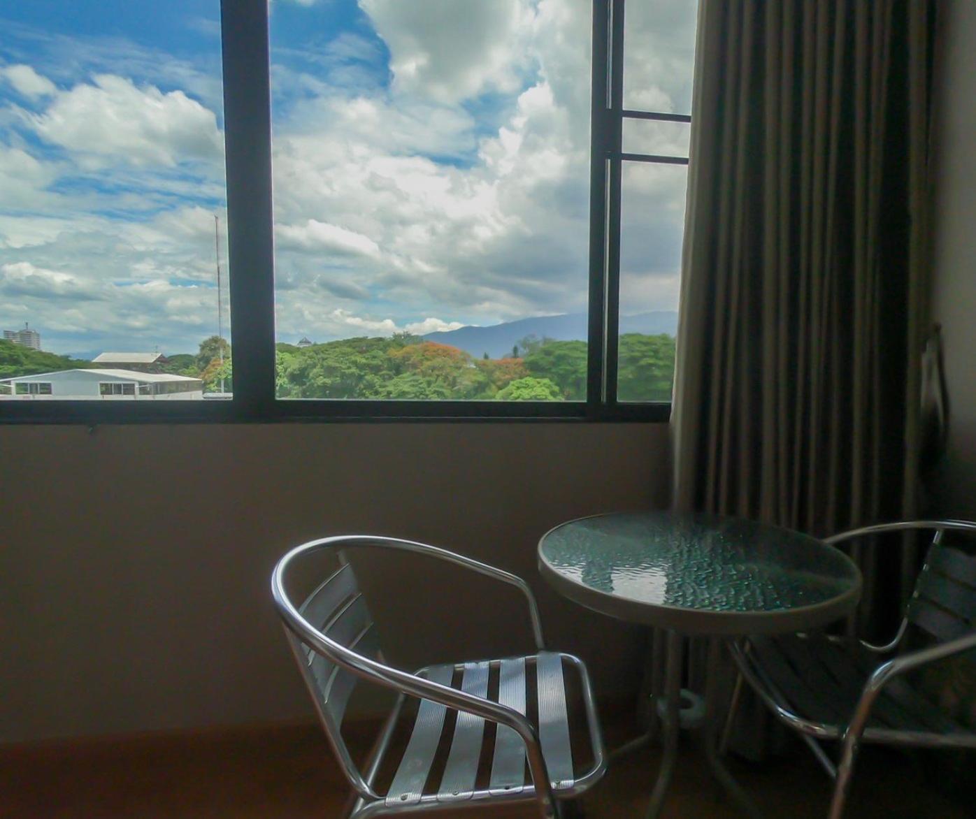 Inspire House Hotel Chiang Mai Exteriör bild